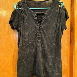 Torrid Cotton Distressed Tee with Lace-Up Front & Shoulders Sz. 00/M